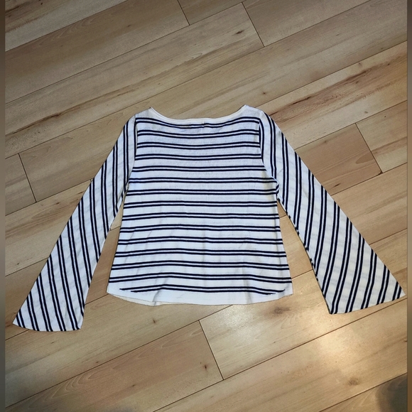 Aggel Flare Sleeves Knitted Top - Picture 3 of 4